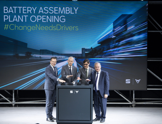004-seat-cupra-inaugurate-battery-assembly-plant-key-milestone-final-stretch-its-transformation-electrification-hq-scaled.jpg